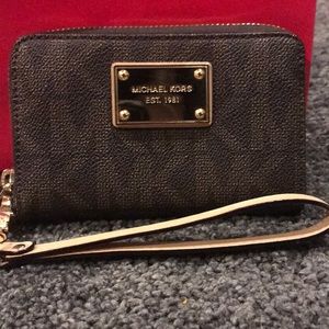 Classic Michael Kors Wristlet